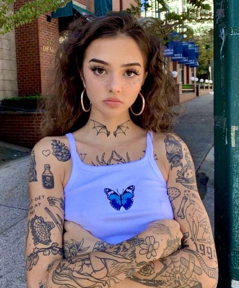 Tato Grunge, Keaton Belle, Mujeres Tattoo, Grunge Tattoo, Tattoed Women, Stylist Tattoos, Tattoed Girls, Aesthetic Tattoo, Dope Tattoos