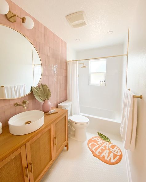 Pink Tile, Boho Bathroom Ideas, Girly Bathroom, Beautiful Bathroom Designs, Goals Life, Pink Tiles, Bathroom Design Inspiration, Bathroom Design Decor, Downstairs Bathroom