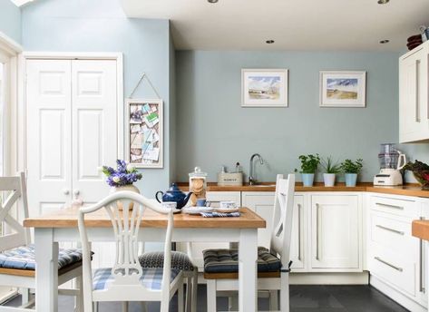 Duck Egg Blue Kitchen, Blue Kitchen Walls, Grey Blue Kitchen, Light Blue Kitchens, Серая Кухня, Kitchen Wall Colors, Kitchen Colour Schemes, Blue Kitchen, Kitchen Extension