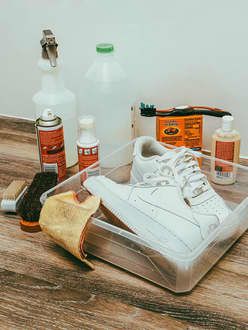 How To Clean Nike Dunks, How To Clean White Shoes Nike Air Force, How To Clean White Shoes Nike, Shoe Cleaning Hacks, Cleaning White Canvas Shoes, Clean Tennis Shoes, Cleaning Sneakers, White Leather Tennis Shoes, Clean Suede Shoes