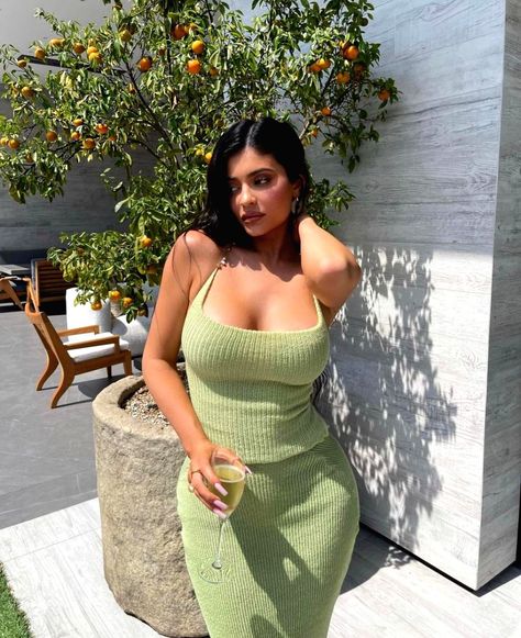 Tube Top And Skirt, Estilo Kylie Jenner, Slim Fit Skirts, Kylie Jenner Look, Kyle Jenner, Kristen Jenner, Kylie J, Kylie Jenner Style, Kylie Jenner Outfits