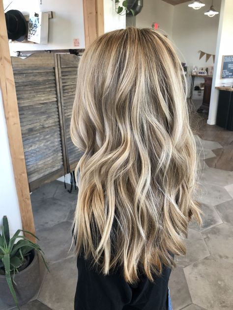 Subtle Low Lights For Blonde Hair, Hair Inspo Color Blonde Brown, Blond Highlights Balayage, Pretty Blonde Hair Highlights, Blonde Highlight Hair Ideas, Demisonal Blonde, Brown And White Blonde Hair, Long Blonde With Lowlights, Hair Blonde Highlights On Brown Hair