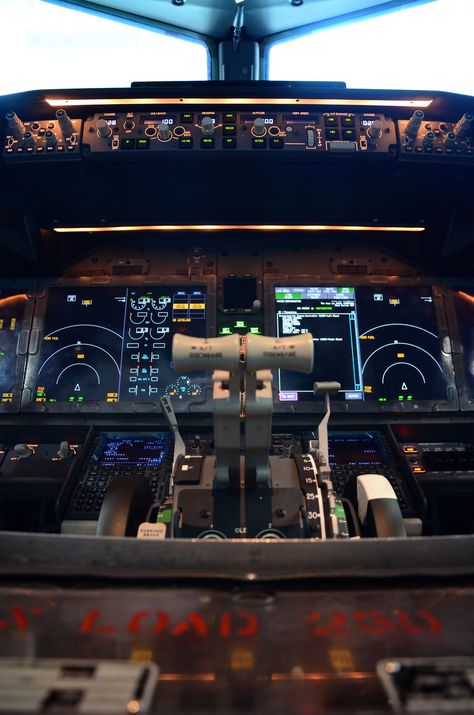 737 Cockpit, Future Pilot, Airplane Wallpaper, Southwest Airlines, Frequent Flyer, Jet Engine, Boeing 737, Boat Design, Room Accessories