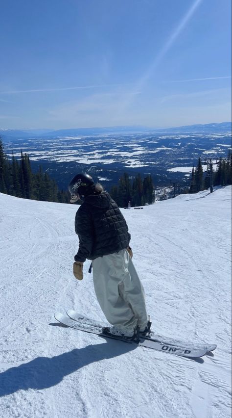 Park Skiing Outfit, Freestyle Ski Outfit, Snowboard Outfit Aesthetic, Steezy Snowboard Outfits, Baggy Ski Fits, Baggy Ski Fit, Baggy Ski Pants, Baggy Snowboard Outfit, Ski Steeze