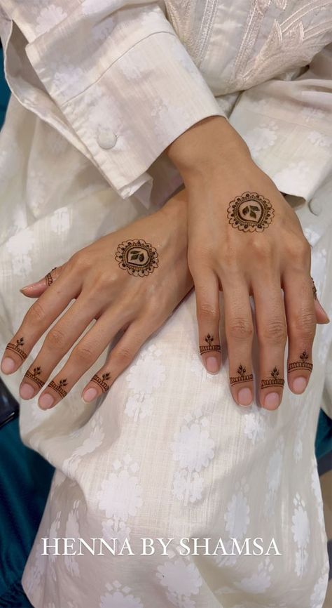 Henna Designs, Simple Henna Designs, Floral Henna, Henna designs for bride, Simple henna designs for beginners, Henna designs 2023, Henna Designs For Hand, Henna designs Arabic, Henna designs palm, Henna design back hand Dainty Arabic Henna Designs, Simple Traditional Henna Designs, Minimal Henna Designs Back, Ramadan Mehndi Simple, Minimal Arabic Mehendi, Dainty Henna Designs Palm, Subtle Mehndi Designs, Minimal Mehndi Designs Back, Minimal Henna Designs Finger