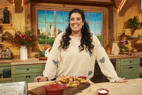 I Worked on the Rachael Ray Show for 16 Years—These Were My Favorite Recipes Pretzel Crusted Chicken, Buffalo Chicken Chili, Rachel Ray Recipes, Chicken Tray Bake, Luau Food, The Kitchen Food Network, Hosting Brunch, Rachael Ray Recipes, Sticky Chicken