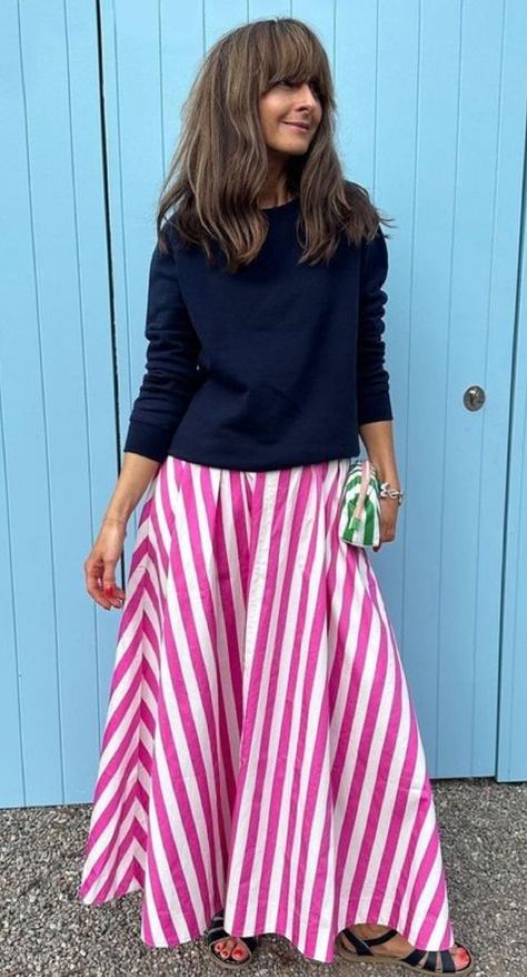 Striped Maxi Skirt Outfit, Grandma Outfits, Winter Wardrobe Essentials, Striped Maxi Skirts, Relaxed Outfit, Navy Sweater, Striped Skirt, Kinds Of Clothes, Fashion People