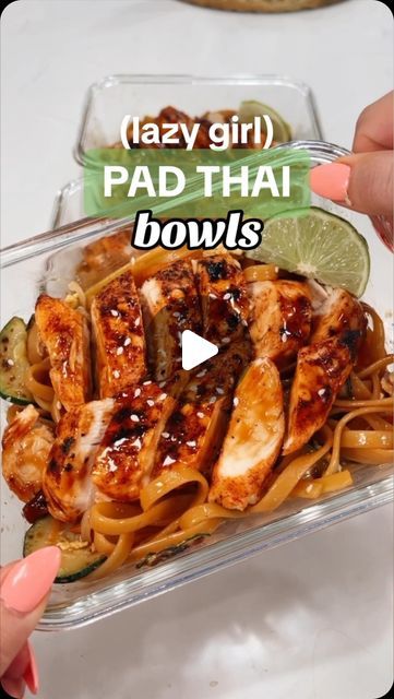 Lazy Girl Meals, Thai Bowls, Lazy Meal Prep, Makayla Thomas, High Protein Dishes, Easy Weekday Meals, Tiktok Recipes, Fitness Plans, Better Than Takeout