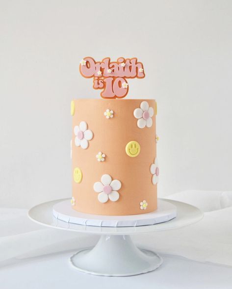 18th Birthday Cake 2023, Forever Groovy Birthday Cake, Groove One Birthday Cake, Five Is Vibe Cake, Groovy 10 Birthday Party, Groovy One Smash Cake And Cupcakes, Groovy One Birthday Cake Ideas, 70s Smash Cake, Groovy Cake Design