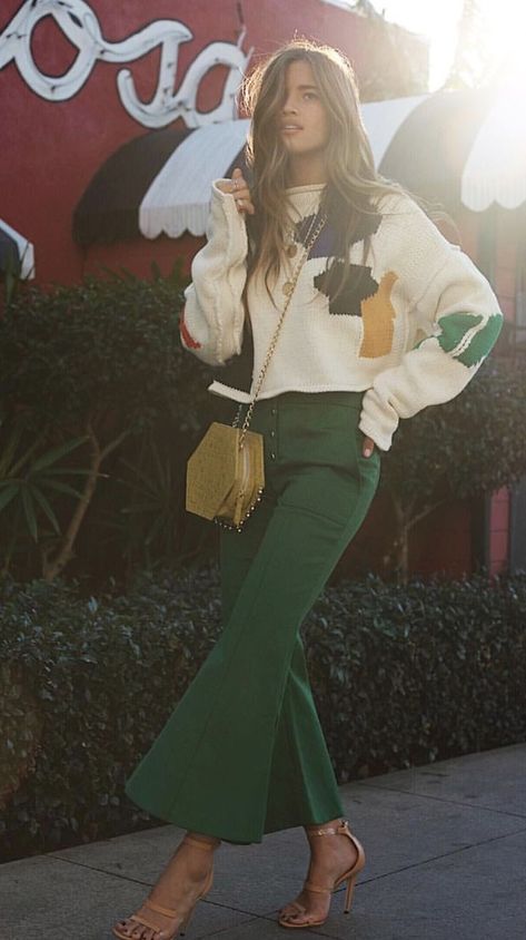 rocky barnes Rocky Barnes, Fashion Modest, Modest Summer, Beige Outfit, Fashion Street Style, Mode Casual, 2018 Fashion, Green Pants, Street Style Inspiration