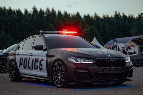 #m5 #bmwm #bmwm5 #m5f90 #police #policecar #tuning #russia Bmw Police Car, Iphone Wallpaper Nyc, Wallpaper Nyc, Bmw M Series, Overland Gear, Forza Motorsport, Video Call With Boyfriend Screen Photo, Fluffy Cows, Police Vehicles