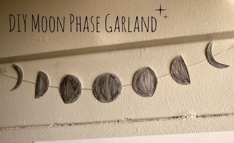 Add an element from space to your home with this moon garland! Diy Moon Phase, Moon Phase Garland, Moon Garland, Diy Moon, Christmas Contests, Garland Diy, Diy Website, Diy Cans, Bunting Garland