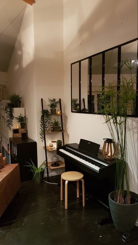 Home Piano Studio, Piano Corner Decor, Electric Piano In Living Room, Piano In Bedroom Ideas, Piano Corner Living Room, Piano Room Design Modern, Piano In Bedroom, Bedroom With Piano, Piano Apartment