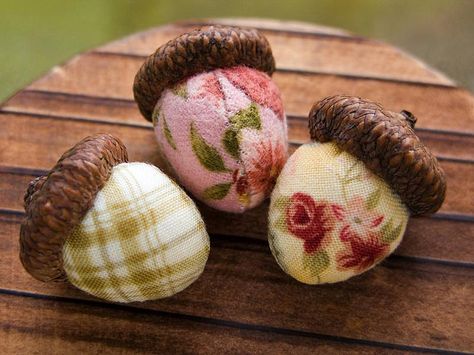 acorns, these look like the have deco glued on fabrics, but they might be painted. Would be cute hung from a Christmas tree if Christmas fabrics were used. Mod Podge Fabric, Fall Acorns, Acorn Crafts, Autumn Crafts, Nature Crafts, Painted Pumpkins, Fall Fun, Fall Thanksgiving, Softies