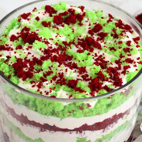 Christmas Trifle Dessert - Bitz & Giggles Holiday Trifle Desserts, Trifle Desserts Christmas, Holiday Trifle, Banana Poke Cake, Wacky Cake Recipe, Christmas Trifle Recipes, Layer Dessert, Divinity Candy, Trifle Cake