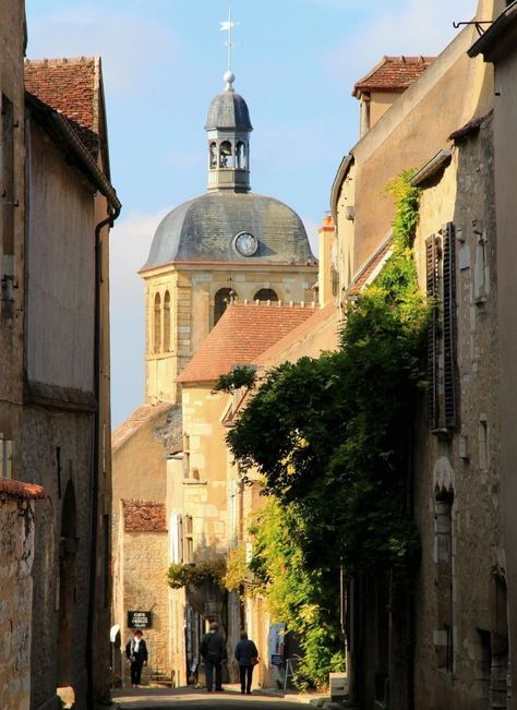 Street Architecture Photography, Urban Landscape Photography, City Reference, Vila Medieval, Architecture Photography Buildings, City Streets Photography, Italy Landscape, Watercolour Landscape, Watercolor Architecture