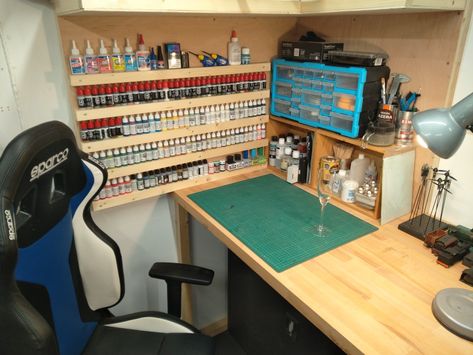 Gunpla Workstation, Hobby Setup, Small Hobby Room, Paint Storage Ideas, Hobby Workstation, Hobby Station, Hobby Room Design, Home Office Workshop, Hobby Table