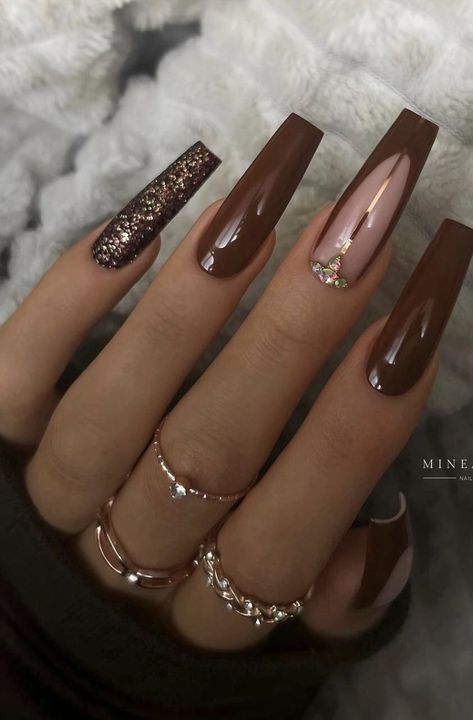 Chocolate Nails Design Brown, Light Brown Nail Designs, Light Brown Fall Nails, Brown Nail Ideas Chocolate, Christmas Nails Brown, Brown Baddie Nails, Brown Nail Designs, Nail Designs For Fall, Chocolate Nails