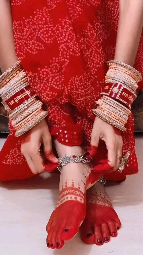 Aalta Design, Mehndi Poses, Laal Ishq, Alta Design, Feet Mehndi, Bridal Foot Jewelry, Butterfly Crown, Bengali Bridal Makeup, Wedding Jewelry Sets Bridal Jewellery