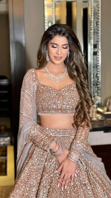 Long And Straight Hair, Indian Engagement Outfit, Indian Reception Outfit, Indian Wedding Reception Outfits, To Braids, Engagement Dress For Bride, Wedding Reception Outfit, Reception Outfits, Mehndi Outfit