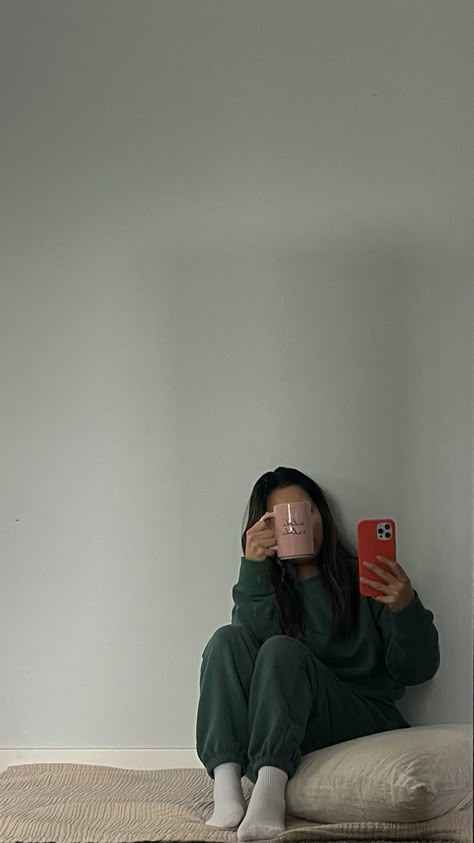 Cozy outfit, cozy set, winter fashion, winter style, comfy outfit, sweatsuit, green Super Soft Cozy Fit Winter Sweats, Sweatsuit Aesthetic, Cozy Winter Tracksuit With Relaxed Fit, Comfy Cozy Fit Winter Sweatshirt, Cozy Outfit Aesthetic, Comfortable Cozy Fit Winter Hoodie, Cozy Fit Winter Everyday Hoodie, Sweat Set Outfits, Soft Streetwear