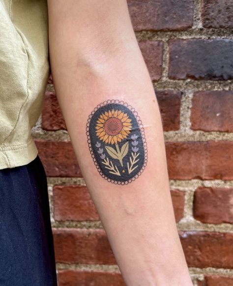 Traditional Birth Flower Tattoo, Vintage Sunflower Tattoo, American Traditional Sunflower, Sunflower American Traditional Tattoo, Inner Elbow Flower Tattoo, American Traditional Sunflower Tattoo, Small Traditional Flower Tattoo, Traditional Daisy Tattoo, Coneflower Tattoo