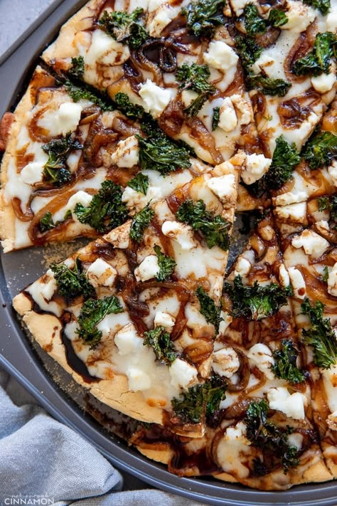 Baked Sweet Potato Wedges, Kale Pizza, Balsamic Drizzle, Pizza Vegana, Onion Pizza, Goat Cheese Pizza, White Pizza, Sweet Potato Wedges, Vegetarian Pizza