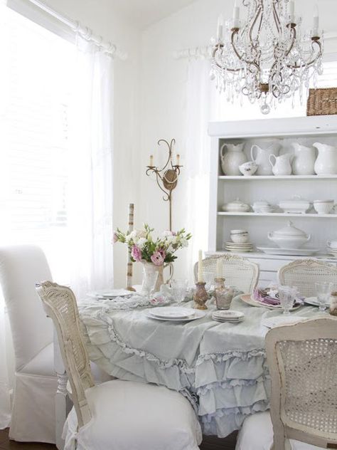 Camera Shabby Chic, Cocina Shabby Chic, Shabby Chic Decorating, Shabby Chic Dining Room, Shabby Chic Interior Design, Styl Shabby Chic, Vibeke Design, Rachel Ashwell Shabby Chic, Chic Dining Room