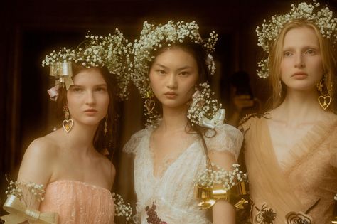 The Best Flower Crown Comes From Couture, Not Coachella Spring Fairy, Paris Couture, Chanel Couture, Beauty Looks, Midsummer Nights Dream, Dior Couture, Romantic Weddings, Blooming Flowers, Fall 2017