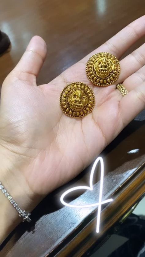 Lakshmidevi Earrings, Antique Jumka, Rings Without Stones, Temple Jewellery Jhumkas, Daily Wear Earrings, Bridal Jewelry Sets Brides, Temple Jewelry Necklace, Antique Gold Earrings, Mom Earrings