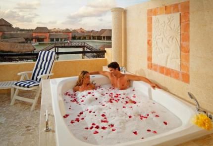 Know the reasons why Leisure Concepts is the right place to buy a #2person #bathtub. 2 Person Bathtub, Two Person Bathtub, Jacuzzi Tub Bathroom, Two Person Tub, Dreamy Bathrooms, Huge Bathtub, Bathroom Finishes, Deprivation Tank, Big Bathtub