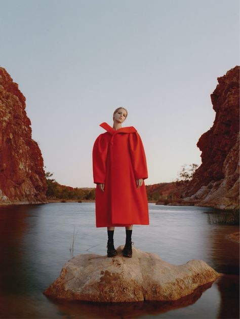 Abby Champion & Adual Akol Vogue Ukraine 2020 Cover Fashion Editorial Abby Champion, Vogue Ukraine, Mode Editorials, Tim Walker, Body Of Water, Fashion Photography Inspiration, Foto Art, Fashion Photography Editorial, Creative Portraits