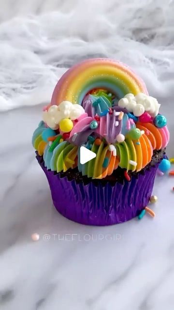 Rainbow Theme Cupcakes, Rainbow Icing, St Patrick's Day Cookies, Rainbow Cupcake, Coloured Icing, Rainbow Colour, Icing Tips, Rainbow Cupcakes, Cupcake Icing