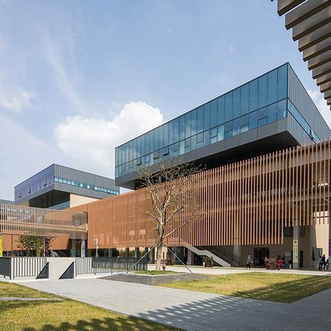 Campus Design Concept Ideas, Long Building Architecture, Modern University Campus, Public Library Exterior, University Exterior, Interior Design University, Sustainable Facade, Interior Design Hong Kong, Hong Kong University