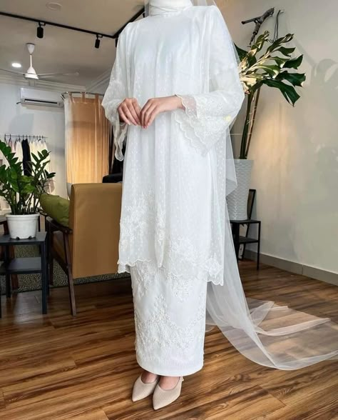 Formal Dress Hijab, Malay Wedding Dress, Baju Kahwin, Nikah Outfit, Minimal Wedding Dress, Muslimah Wedding Dress, Nikah Dress, Muslimah Wedding, Hijab Wedding Dresses