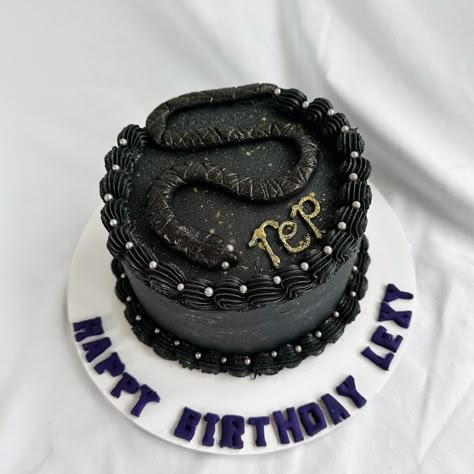 Taylor Swift fans, look what you made me do 🐍 Reputation was my customers favorite Taylor Swift album so made it into a cake!! ~This is a Reeses cake with vanilla buttercream. The snake is make out of fondant Reputation Cake Ideas, Reputation Birthday Cake, Reputation Cake Taylor Swift, Reputation Party Taylor Swift, Taylor Swift Blank Space Cake, Taylor Swift Themed Birthday Party Reputation, Taylor Swift Inspired Cake Reputation, 24th Birthday Cake, Reeses Cake