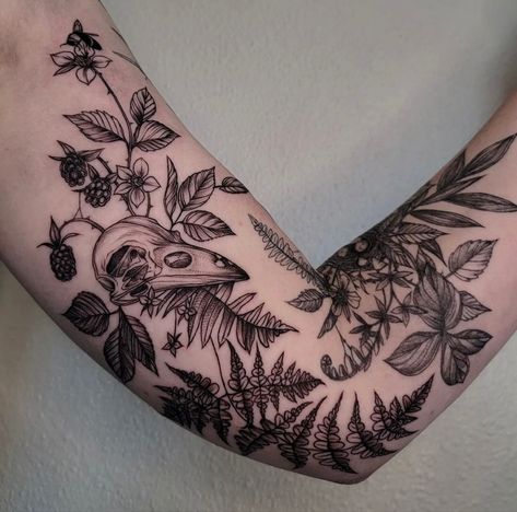 Elegant Dragon, Nature Tattoo Sleeve, On Tattoo, Dragon Tattoo For Women, Bug Tattoo, Witch Tattoo, Dragon Tattoos, Tiny Tattoo, Botanical Tattoo