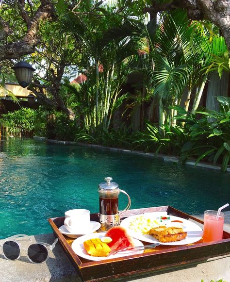 Poolside breakfast Poolside Breakfast, Fresh Breakfast, Rattan Basket, Life Goals, Aesthetically Pleasing, Pune, Table Settings, Pool, Table Decorations