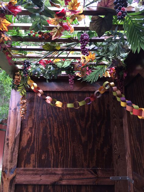 Sukkah Decorations Ideas, Sukkah Decor, Sukkot Decorations Diy, Feast Of Tabernacles Decorations, Sukkah Ideas Decoration, Diy Sukkah, Sukkah Decorations, Sukkah Ideas, Sukkot Activities