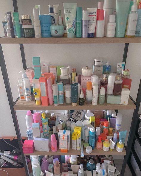 Skincare Cupboard Aesthetic, Bathroom Skincare Shelf, Bathroom Shelf Skin Care, Skincare Closet, Skincare Product Shelf In Wall, Snail Rescue, Shelfie Skincare, Oil Free Moisturizer, Simple Cleanser