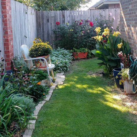 Tiny Narrow Backyard Ideas, Narrow Backyard Ideas On A Budget, Backyard Entryway Ideas, Small Backyard Landscaping On A Budget, Narrow Backyard Landscaping, Narrow Backyard, City Patio, Narrow Backyard Ideas, Urban Patio