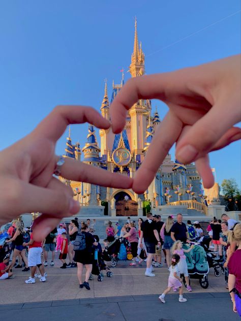 Friends At Disney, 50th Anniversary Disney, Disney World Photo Ideas, Aesthetic Best Friends, Finger Hearts, Vacay Pics, Life Core, Castle Disney, Tokyo Photos