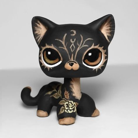 Lps custom cat ooak Lps Customs Cat, Lps Custom Ideas, Lps Customs Ideas Easy, Custom Lps Ideas, Lps Repaint, Lps Customs Ideas, Lps Art, Lps Drawings, Lps Dog