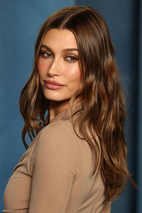 Hailey Rhode Baldwin, Pelo Cafe, Ariana Grande Hair, Color Rubio, Balayage Brunette, Hair Color And Cut, Dark Brown Hair, Hair Envy, Hailey Bieber