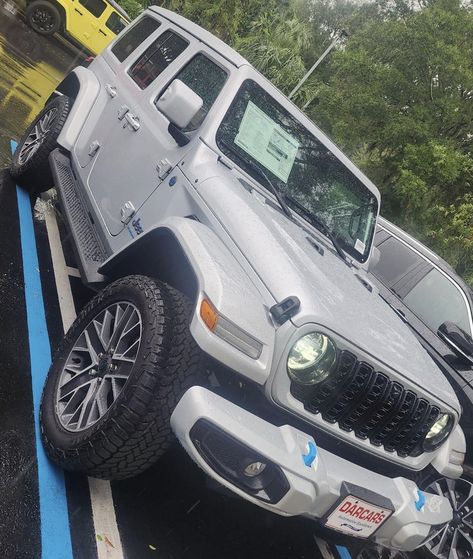 White Jeep Wrangler, Car For Teens, White Jeep, Jeep Wrangler Rubicon, Jeep Lover, Car Goals, Jeep Wrangler Unlimited, Kid Toys, Jeep Life