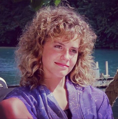 Elizabeth Shue, 1980s Aesthetic, Lauren Holly, Cher Clueless, Al Qur'an Photography, Elisabeth Shue, Karate Kid Cobra Kai, Glam Metal, Jessica Biel