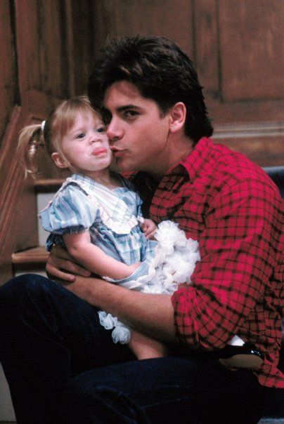 Uncle Jesse is sucha babe! Olsen Twins And John Stamos, John Stamos And Olsen Twins, John Stamos Young, John Stamos Full House, Jesse From Full House, Movies Icon, Jesse Katsopolis, Full House Funny, Full House Tv Show