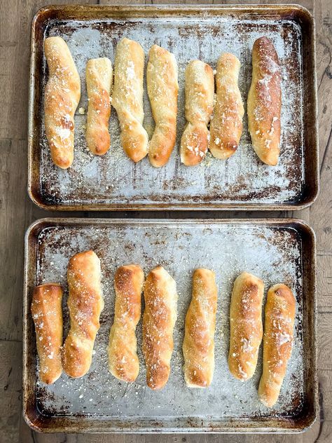 These Bread Machine Breadsticks are soft and delicious! Let your bread machine make the dough, then you can shape it into tasty breadsticks. Then bake and brush with melted butter and Parmesan cheese. Simple and tasty. Bread Machine Bread Sticks, Bread Machine Pretzel Dough, Bread Machine Breadsticks, Breadman Bread Machine, Bread Machine Recipes Sweet, Bread Twists, Best Bread Machine, Pretzel Dough, Cheesy Breadsticks