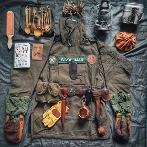 Bushcraft Backpack, Bushcraft Kit, Wildlife Landscape, Essential Camping Gear, Camping Gear Survival, Bushcraft Shelter, Man Wear, Cool Man, Outdoor Survival Gear