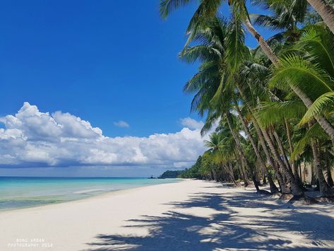 Boracay white sand island Philippines 🇵🇭 Photo by Bong Arban Boracay Beach, Boracay Photography, White Beach Boracay, Bohol Beaches Philippines, Hennan Resort Boracay, Sand Island, Boracay, Beach Portraits, White Sand